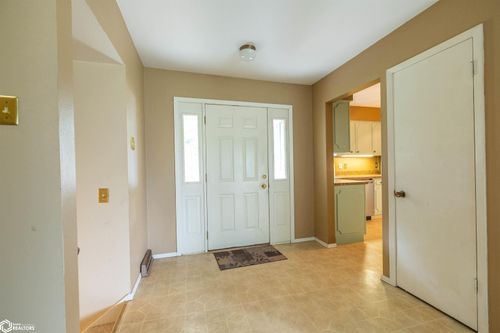 814 Arlington Dr, Marshalltown, IA, 50158-4317 | Card Image