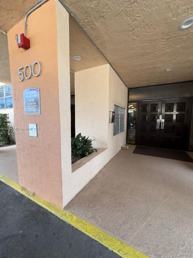 APT-2N - 500 Executive Center Dr, Condo with 2 bedrooms, 2 bathrooms and null parking in West Palm Beach FL | Image 14