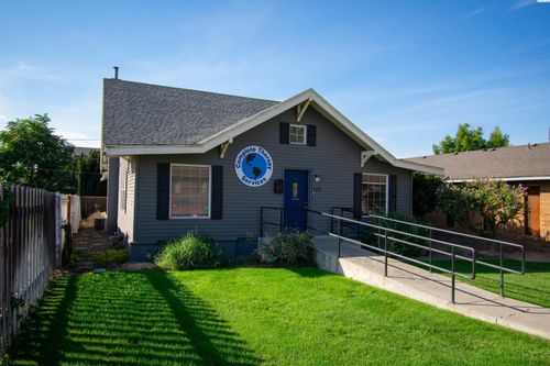 100 E 3rd, GRANDVIEW, WA, 98930 | Card Image