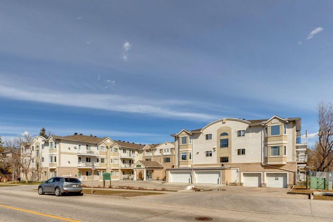 107 - 2850 51 Street Sw, Home with 2 bedrooms, 2 bathrooms and 1 parking in Calgary AB | Image 2