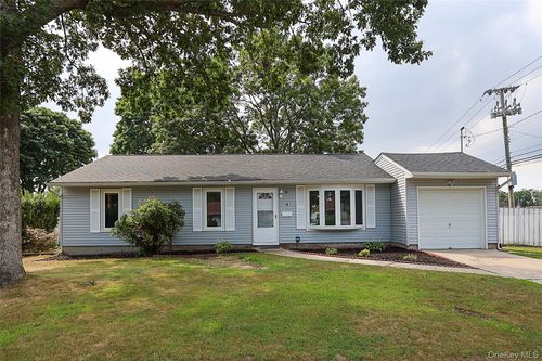 4 Naples Ave, Central Islip, NY, 11722-2417 | Card Image