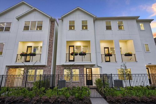 6332 Paddington Bend Dr, Houston, TX, 77008-3074 | Card Image