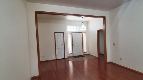 400 Amanda Dr, Yukon, OK, 73099-3376 | Card Image