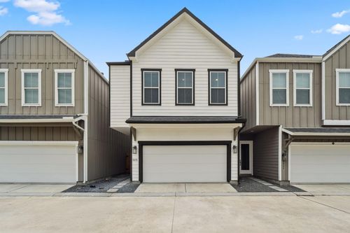 8470 Berry Green Ln, Houston, TX, 77022-1754 | Card Image