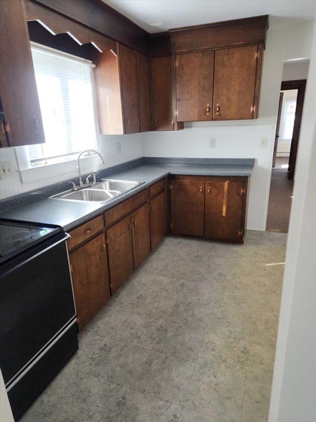 2 - 125 Center St, Condo with 3 bedrooms, 2 bathrooms and 2 parking in Lee MA | Image 4
