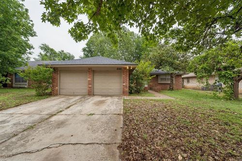 816 Jupiter Road, Edmond, OK, 73003 | Card Image