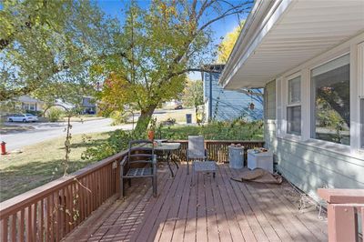 Inviting front deck | Image 3