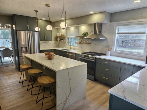 2608 W Hyacinth Court, Mequon, WI, 53092 | Card Image