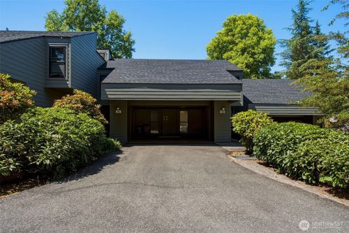 19-6439 139th Ave Ne, Redmond, WA, 98052-4529 | Card Image