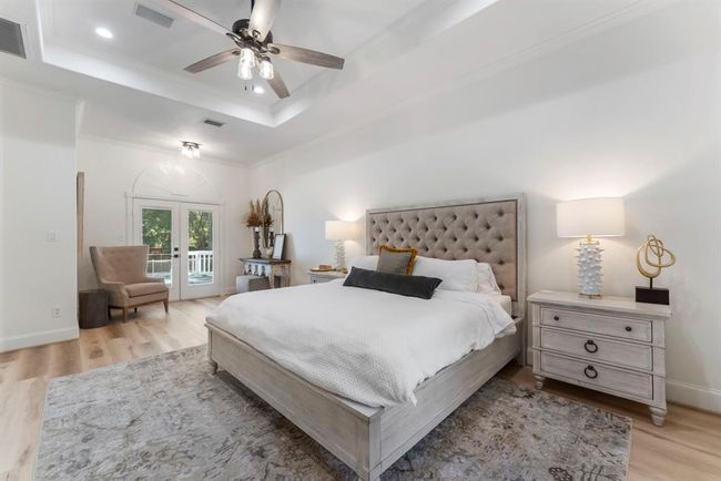 Primary large enough to have a sitting area. | Image 19