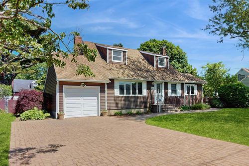 393 Bernice Dr, Bayport, NY, 11705-1201 | Card Image