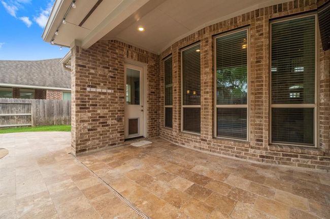 Covered patio with travertine | Image 30