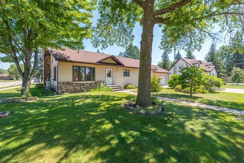102 Edward St S, Pierz, MN, 56364-4122 | Card Image