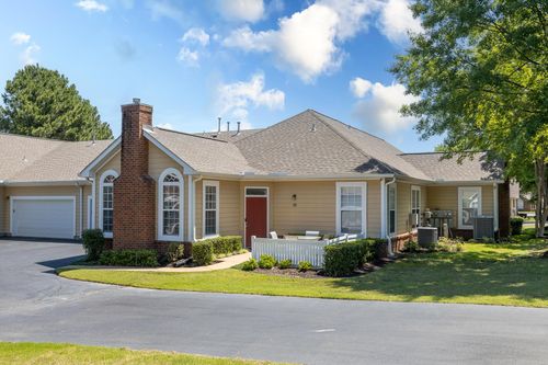 75-1800 Appling Oaks Cir, Cordova, TN, 38016-4951 | Card Image