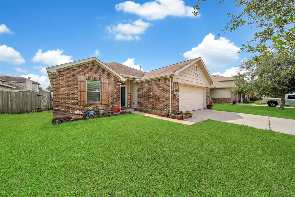 Turquoise Trade Dr, LA Marque, TX 77568