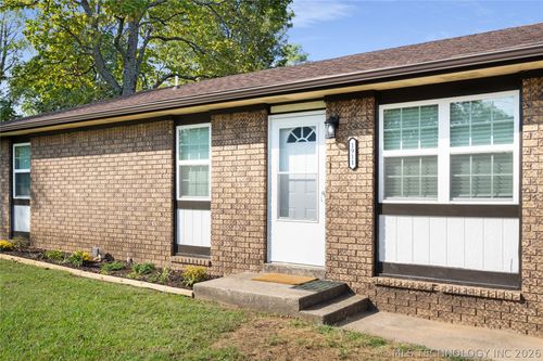 1911 N Maple St, Sallisaw, OK, 74955-2035 | Card Image