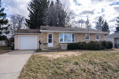917 Jefferson St, West Bend, WI, 53090-1419 | Card Image