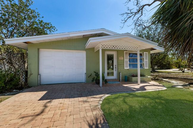 The garage is a convenient addition to the Florida lifestyle. | Image 4