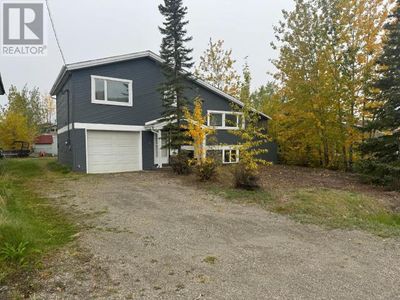 620 Yates Cres, House other with 5 bedrooms, 3 bathrooms and null parking in Faro YT | Image 1