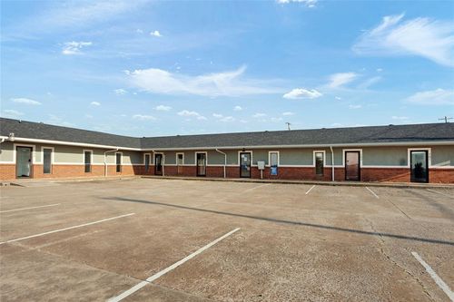 7030 W Wilshire Blvd, Oklahoma City, OK, 73132-5484 | Card Image