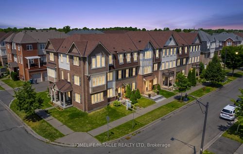 22 Crossbill Rd, House with 4 bedrooms, 3 bathrooms and 1 parking in Brampton ON | Card Image