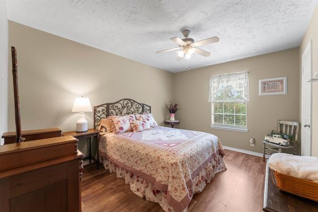 Bedroom 3 with walk in closet. | Image 19