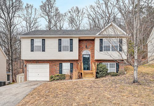 1932 Connors Ct, Salem, VA, 24153-7438 | Card Image