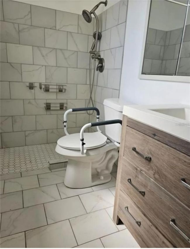 110 - 5080 Park Lake Dr N, Condo with 2 bedrooms, 2 bathrooms and null parking in Pinellas Park FL | Image 13