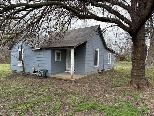 301 E 5th St, Edgerton, KS, 66021-2123 | Card Image