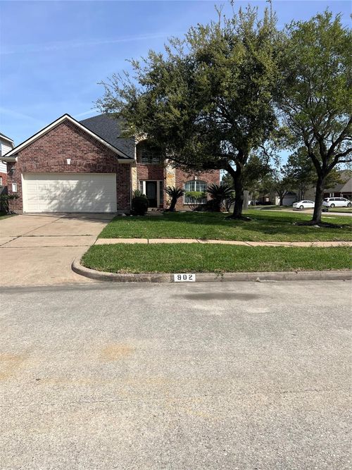 902 Brandy St, Stafford, TX, 77477-4598 | Card Image
