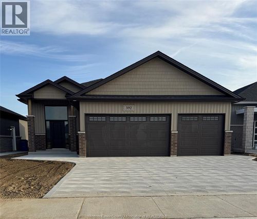 592 Indian Creek Rd W, Chatham, ON, N7M0T4 | Card Image