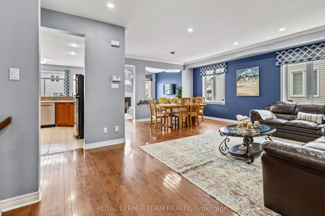 817 Feather Moss Way, House other with 4 bedrooms, 4 bathrooms and 4 parking in Gloucester ON | Image 9