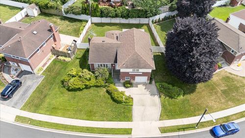 18 Sylvia Rd, Plainview, NY, 11803-6425 | Card Image