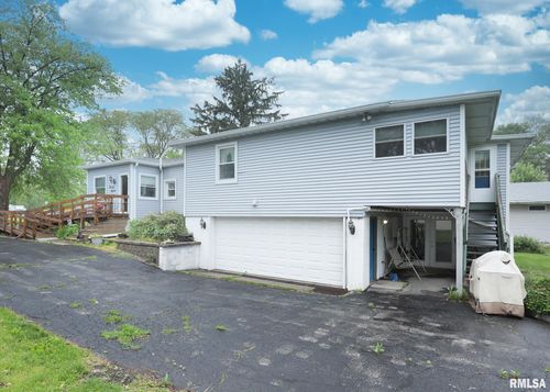 2015 N Zenith Ave, Davenport, IA, 52804-1019 | Card Image