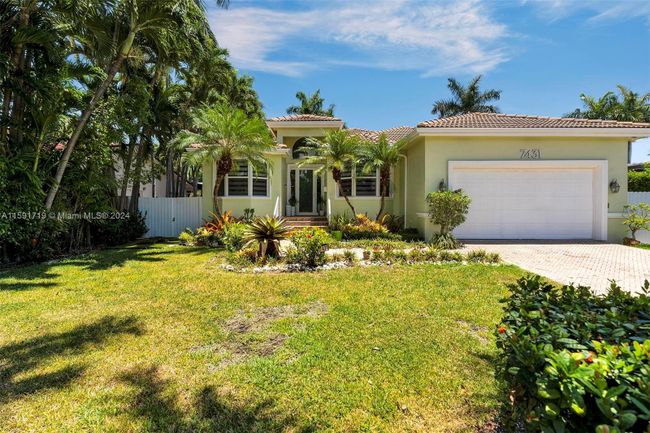 7431 Center Bay Dr, House other with 3 bedrooms, 3 bathrooms and null parking in North Bay Village FL | Image 1