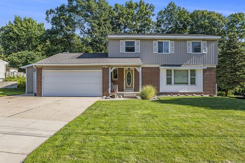 121 Lantern Drive Nw, Alpine Twp, MI, 49321 | Card Image