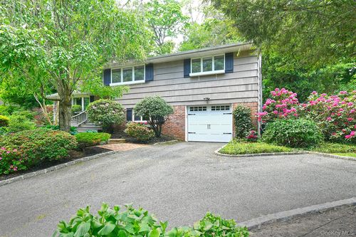 44 Wyoming Dr, Huntington Station, NY, 11746-2658 | Card Image