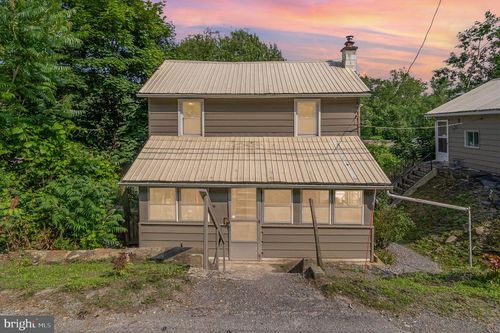 747 Old Route 15, Port Trevorton, PA, 17864-9204 | Card Image