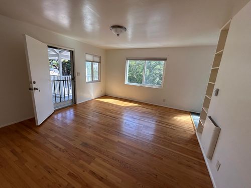 c-530 E Anapamu St, Santa Barbara, CA, 93103-2359 | Card Image
