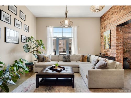 201-2500 Walnut St, Denver, CO, 80205-2292 | Card Image