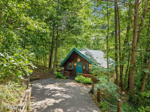 1844 Ridgecrest Dr, Sevierville, TN, 37876-7406 | Card Image