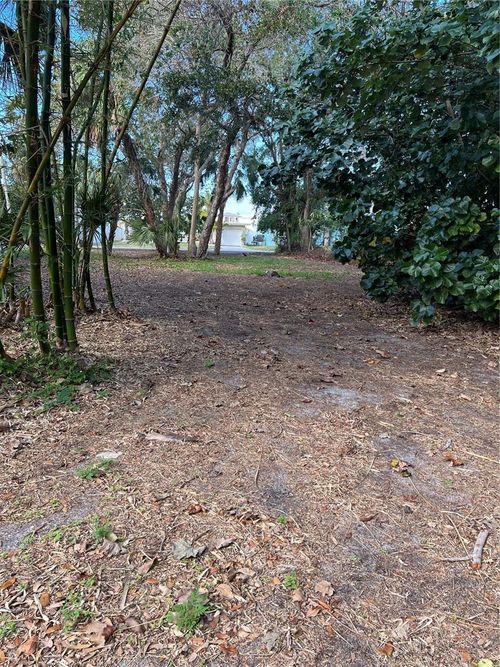 418 12th Ave, INDIAN ROCKS BEACH, FL, 33785-2857 | Card Image