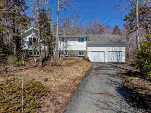 100 Tamarack Dr, Fall River, NS, B2T1E8 | Card Image