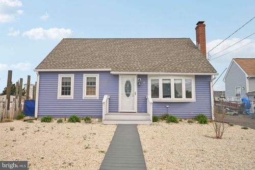 8 W Boat Dr, LITTLE EGG HARBOR TWP, NJ, 08087-1615 | Card Image