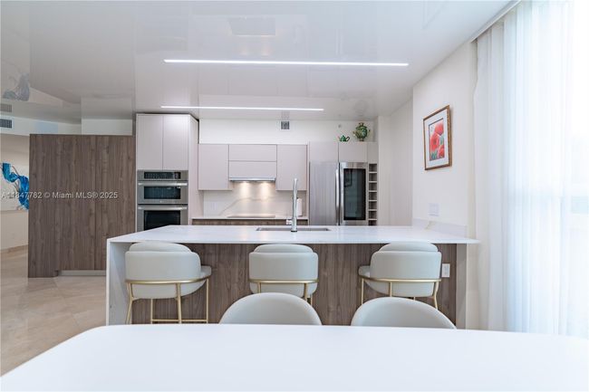 APT-508 - 17555 Atlantic Blvd, Condo with 3 bedrooms, 2 bathrooms and null parking in Sunny Isles Beach FL | Image 5