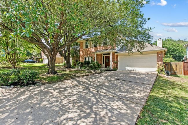 Gorgeous shaded front yard from the large and mature trees | Image 4