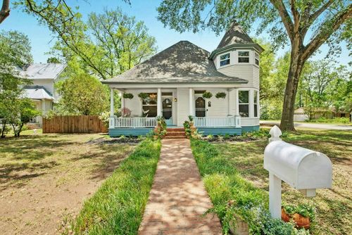 200 Garwood St, Smithville, TX, 78957-1904 | Card Image