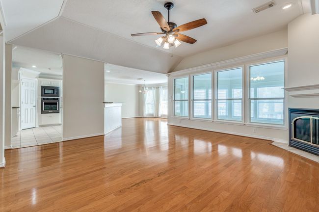 341 Sam Houston Loop, House other with 3 bedrooms, 2 bathrooms and 4 parking in Pointblank TX | Image 5