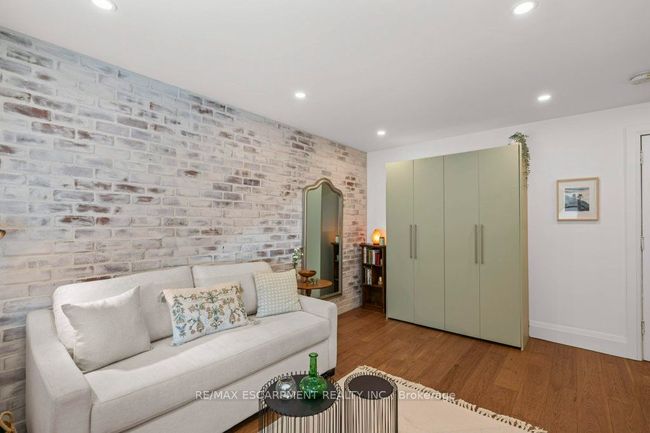 5 - 137 Emerald St S, Condo with 1 bedrooms, 1 bathrooms and 1 parking in Hamilton ON | Image 13