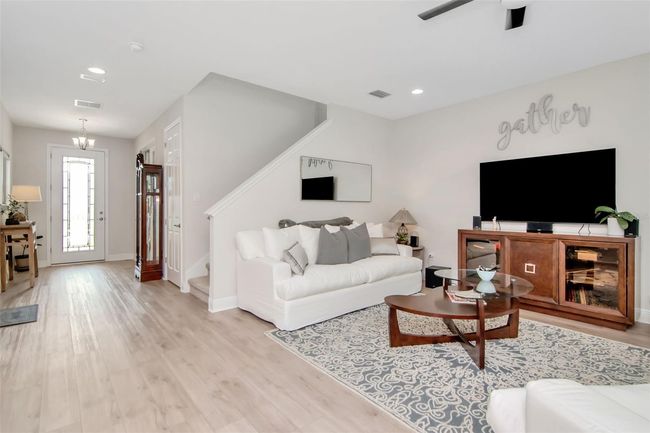 Large and Comfortable Living Room | Image 13